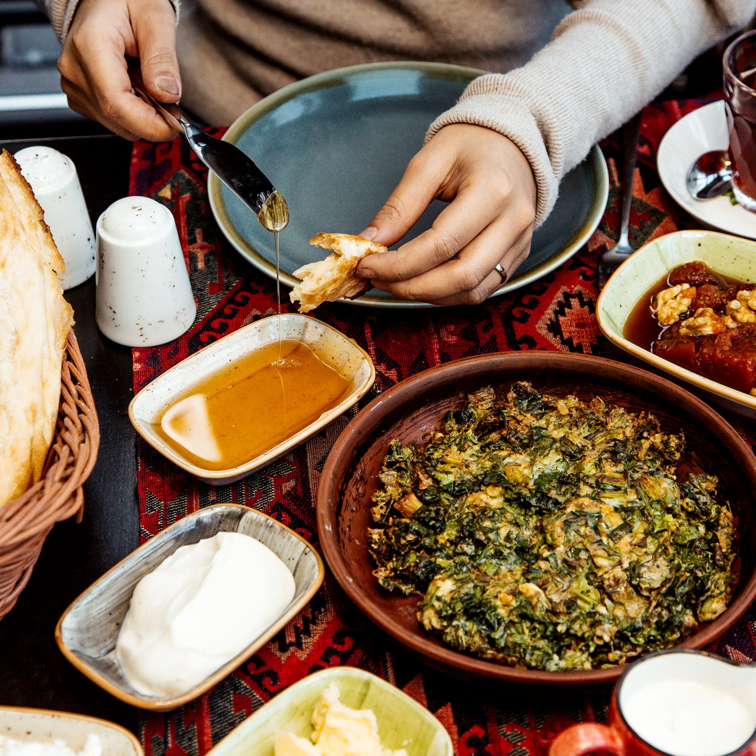 Bar lounge à Mougins au restaurant marocain La Menthe Douce, ambiance cosy et orientale