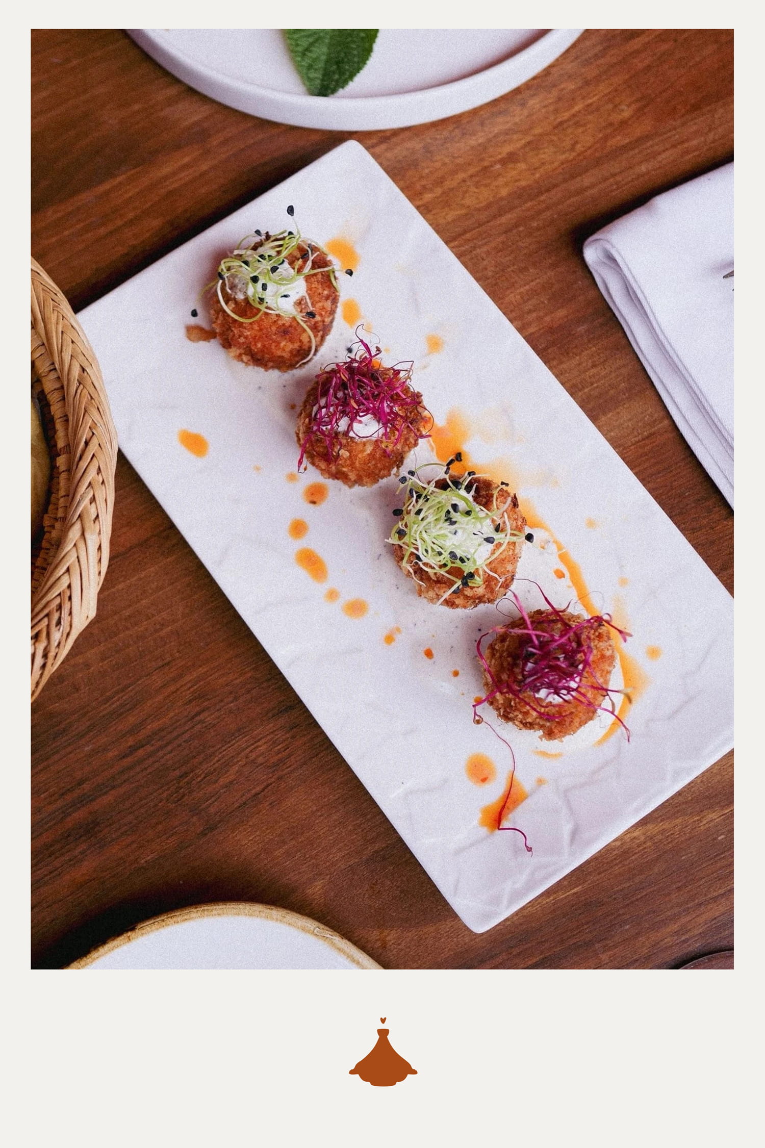 Bar lounge à Mougins au restaurant marocain La Menthe Douce, ambiance cosy et orientale